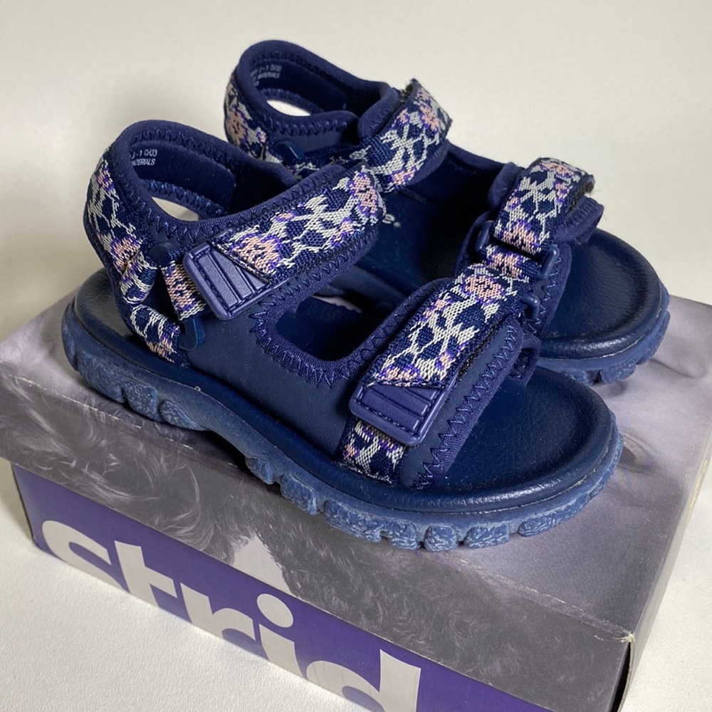 8.5 Stride Rite Wave Rider sandals navy blue NEW